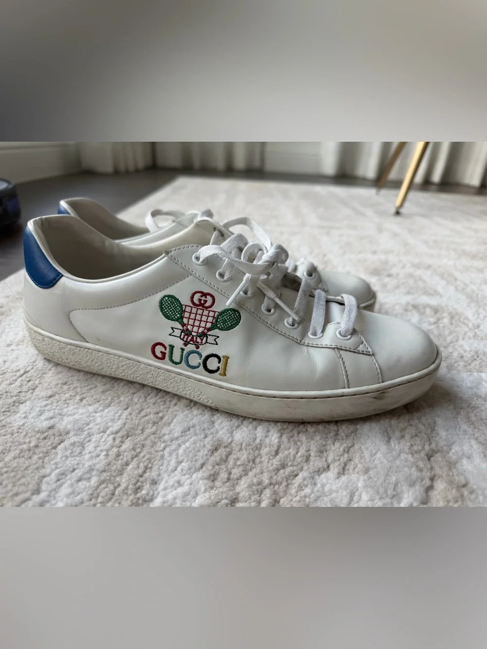 Gucci White Leather Tennis Sneakers with Blue Heel and Multicolor Logo